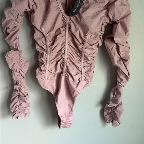 NEW Manière De Voir pink ruched long sleeve bodysuit 6 - Picture 5 of 9